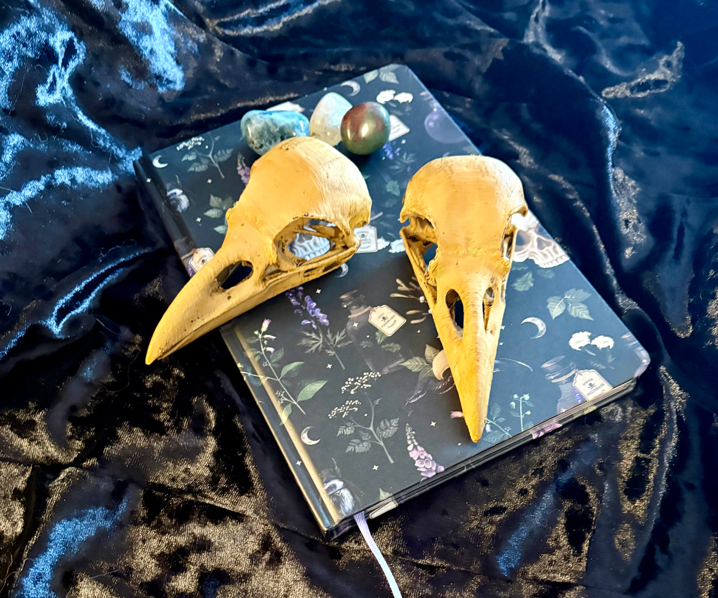 Raven Skull Replica – Hand-Finished Altar & Decor Piece